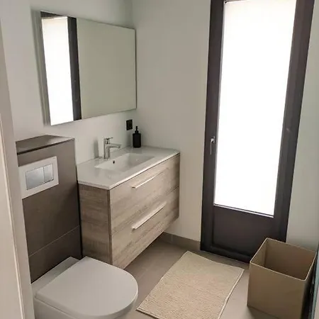 Apartman Rez De Jardin Proche De La *